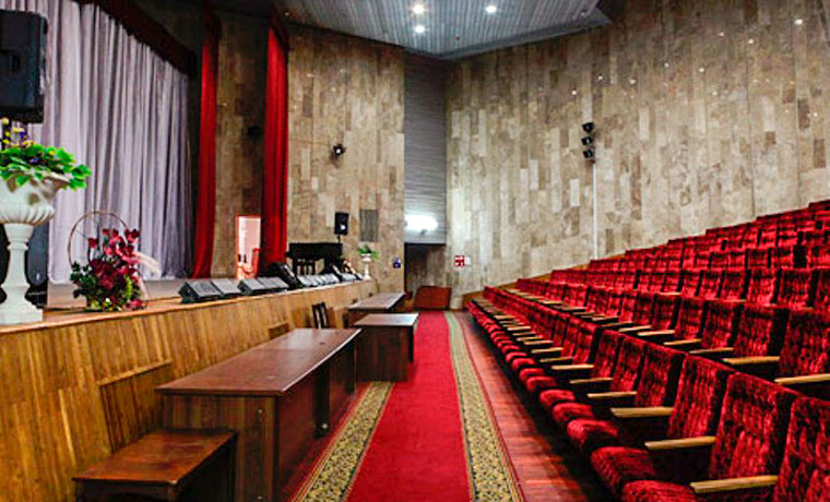 Общий вид киноконцертного зала в санатории Родник. Пятигорск