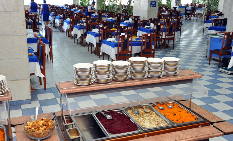 Завтрак в Пятигорском санатории Родник организован по системе «шведский стол»