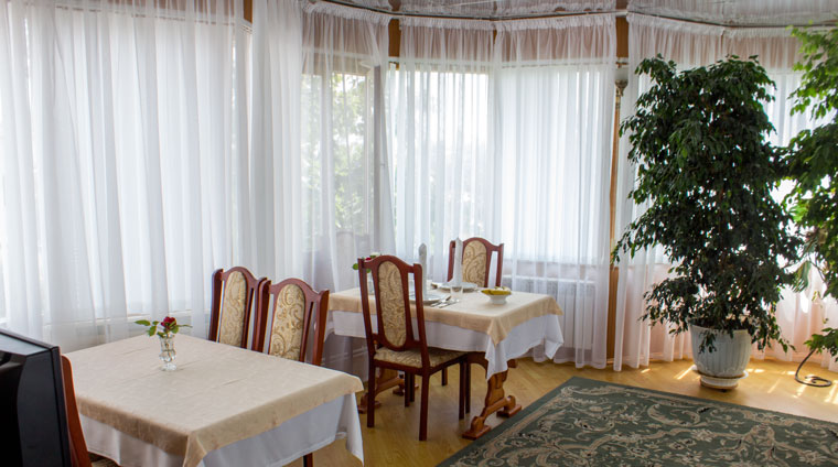 Обеденный зал для питания постояльцев номеров корпуса №7 санатория Родник. Пятигорск