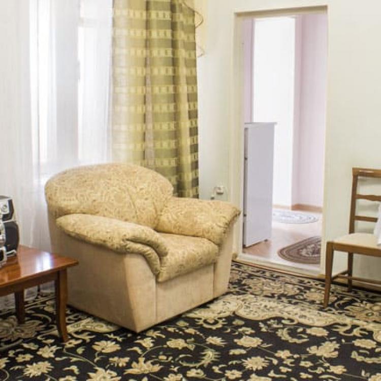 Интерьер гостиной номера 2 местный 2 комнатный Люкс, Корпус 7 санатория Родник в Пятигорске