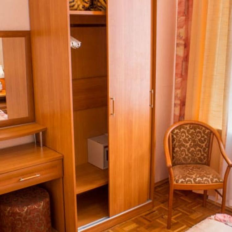 Спальня в 2 местном 2 комнатном 1 категории, Корпус 4 санатория Родник в Пятигорске