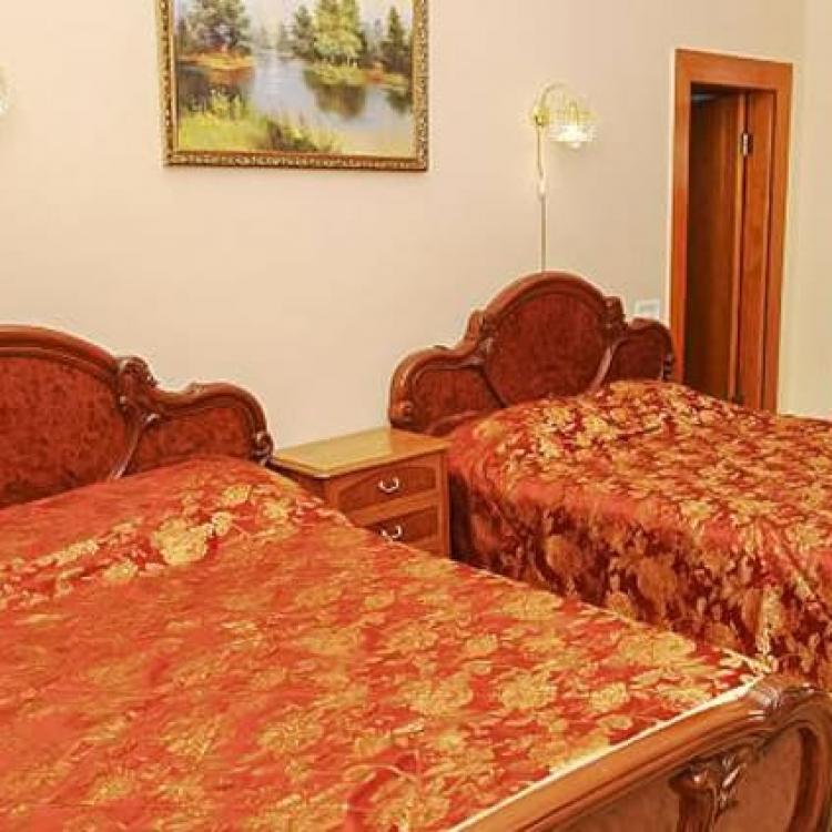 Интерьер спальни в 2 местном 2 комнатном Люксе, Корпус 2 санатория Родник в Пятигорске