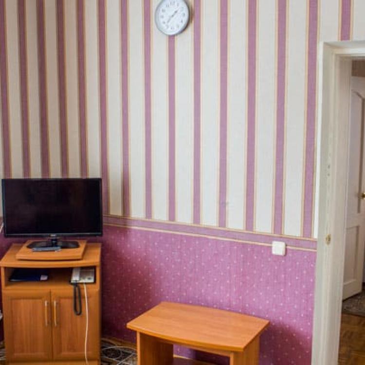 Оснащение гостиной 2 местного 2 комнатного 1 категории, Корпус 4 в санатории Родник. Пятигорск