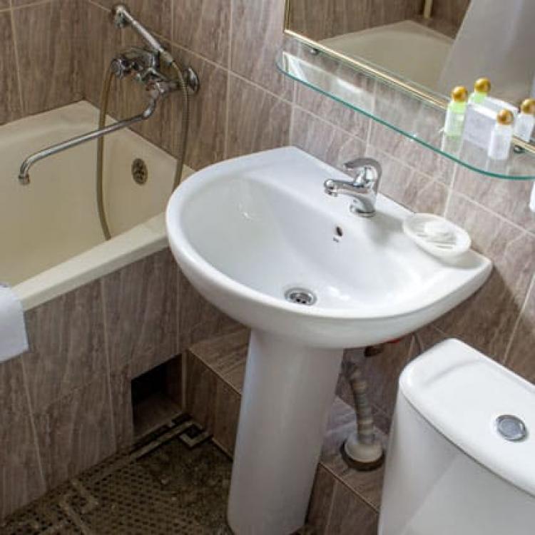 Ванная комната в 2 местном 2 комнатном Джуниор Сюит, Корпус В санатория Родник в Пятигорске