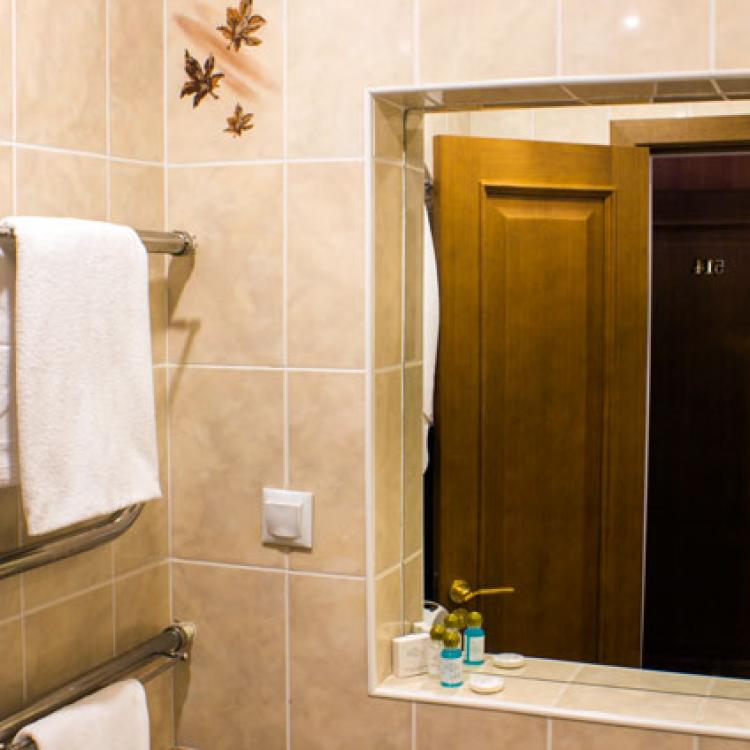 Зеркало в ванной комнате 2 местного 2 комнатного 1 категории, Корпус Б санатория Родник в Пятигорске