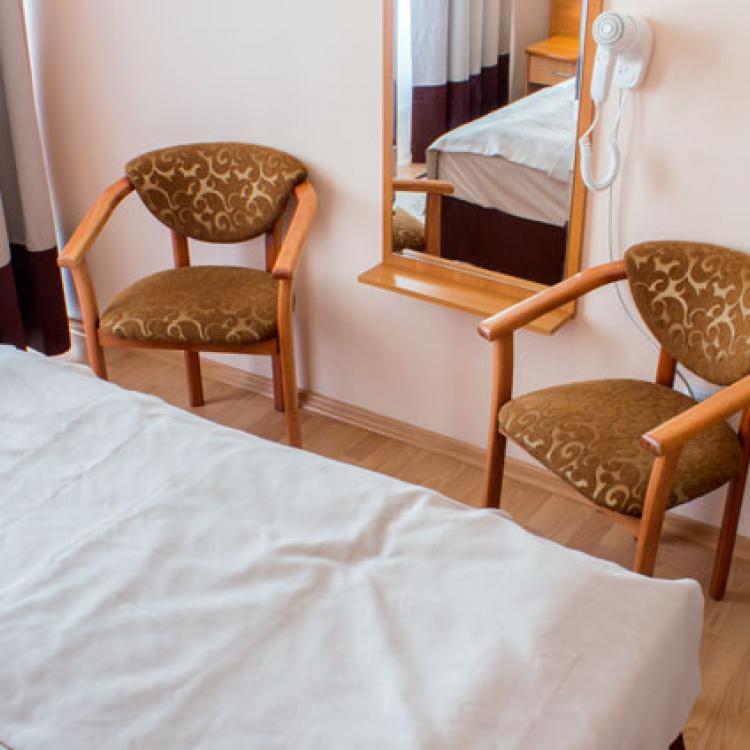 Интерьер спальни 2 местного 2 комнатного 1 категории, Корпус Б в санатории Родник Пятигорска