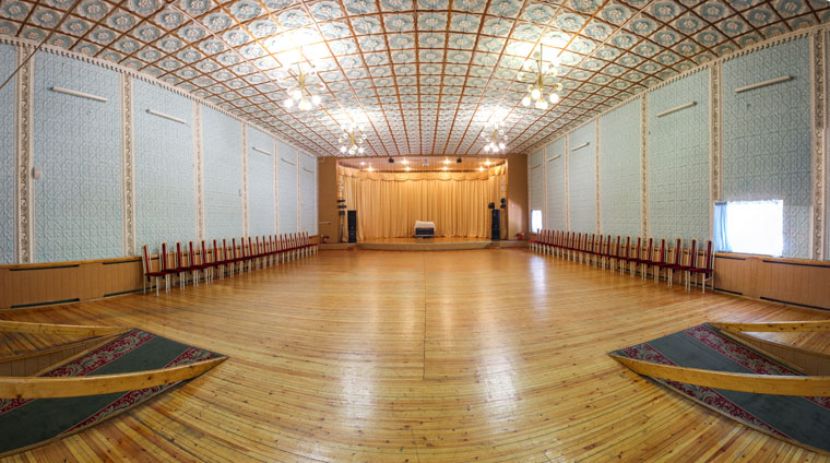 Танцевальный зал в санатории Родник. Пятигорск