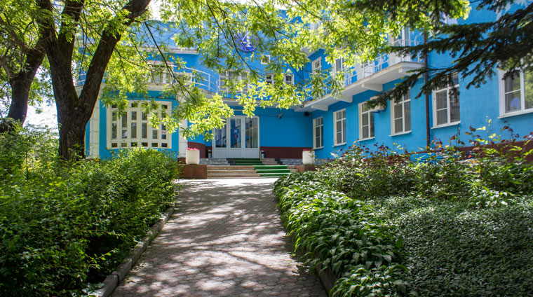 Территория корпуса №4 санатория Родник в Пятигорске