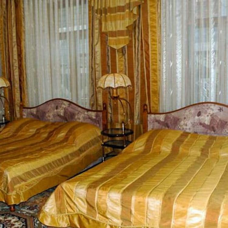 Спальня в 2 местном 3 комнатном Люксе, Корпус 2 санатория Родник в Пятигорске